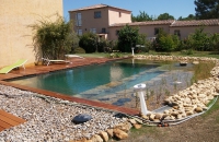 Piscine naturelle BioNova à filtration biologique dans le Var